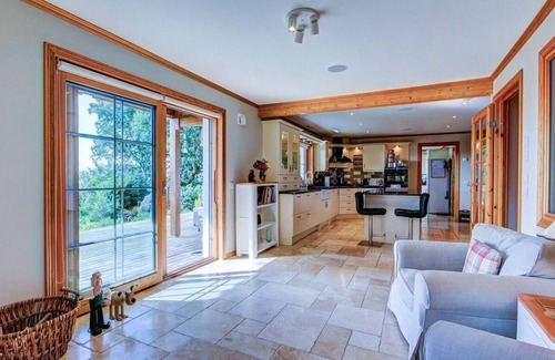 Craobh Haven Casa | A stunning contemporary villa with spectacular sea views, hot tub and BBQ Hut
