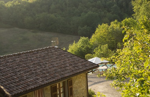 Bigliolo Villa | Una impresionante villa toscana con piscina privada ubicada en su propio viñedo,