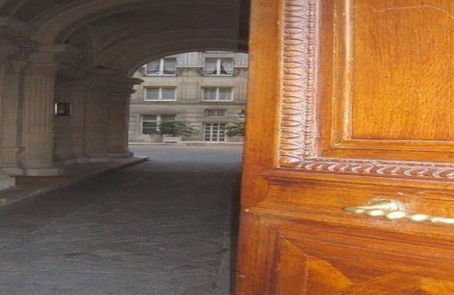 Saint-Germain-l'Auxerrois Apartamento | a stunning view.1860 building.90 sqm. Louvre - Rivoli (line 1).