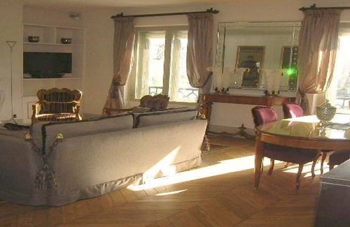 Saint-Germain-l'Auxerrois Apartamento | a stunning view.1860 building.90 sqm. Louvre - Rivoli (line 1).