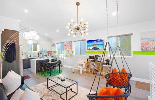 North Hollywood Casa | A- Stylish and Comfy NoHo Retreat- 5 Star Area, Hot Tub