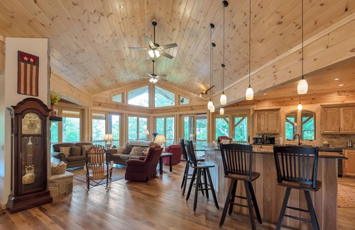 Buck Mountain Cabina | A Stylish Cabin Stocked with Games | Fun for All Ages | Mountain Dreams