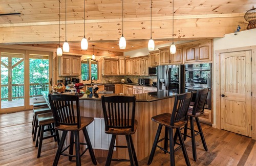 Buck Mountain Cabina | A Stylish Cabin Stocked with Games | Fun for All Ages | Mountain Dreams