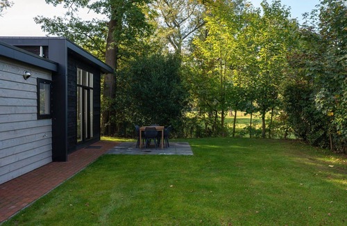Rijssen Cabina | A stylish cottage with fine views over the fields of Twente. Being free in Twente!