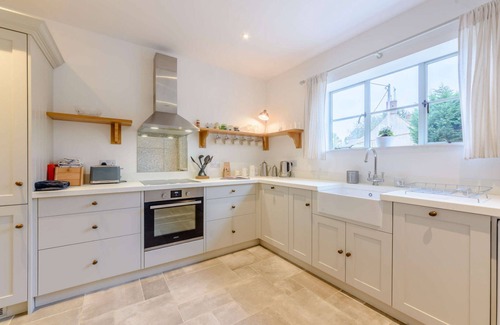 Shipston on Stour Cabaña | A stylish, dog friendly, single storey holiday cottage in the Cotswolds with stunning countryside vi