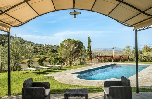 Ferretto Cabaña | A stylish Tuscan cottage for four people with stunning views over the valley and Cortona
