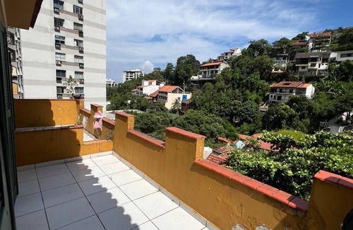 Laranjeiras Casa | A suíte in fabulous Laranjeiras Rio de Janeiro with WiFi