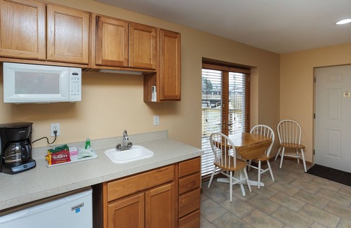 Michigan City Hotel | A Suite Place .5 mi from Beach