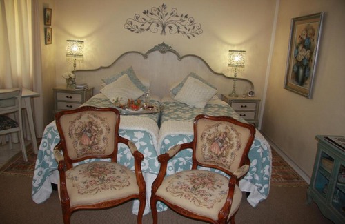 Universitas Casa | A Summer Place Boutique Guest House