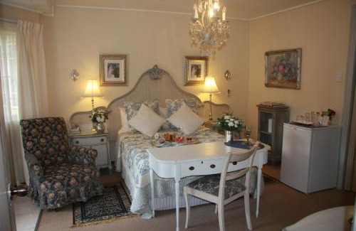 Universitas Casa | A Summer Place Boutique Guest House