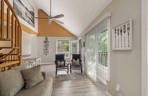 Parham Cabaña | Sunny Hilltop Hideaway en el lago