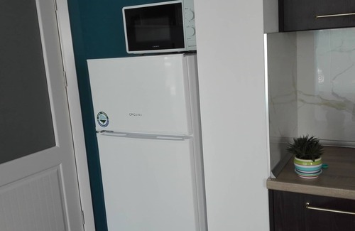 Chernomorets Apartamento | Un lujoso apartamento soleado, a un paso de la playa.
