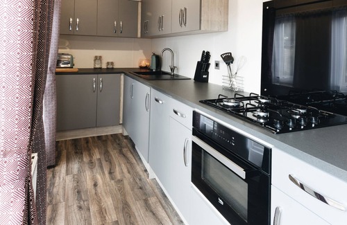 Barmston Cabaña | A superior lodge 2 that sleeps 6 guests in 2 bedrooms