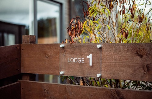 Barmston Cabaña | A superior lodge 2 that sleeps 6 guests in 2 bedrooms