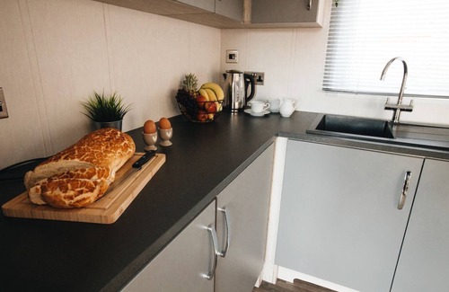 Barmston Cabaña | A superior lodge 3 that sleeps 8 guests in 3 bedrooms