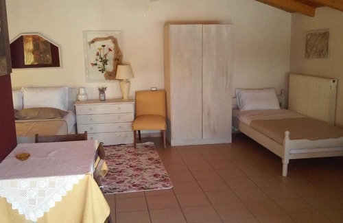 Volos City Centre Apartamento | A Sweet English Home, Studio with big balcony