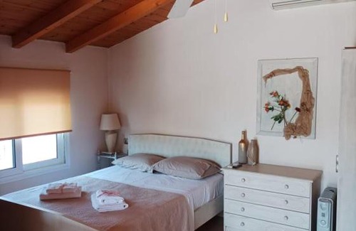 Volos City Centre Apartamento | A Sweet English Home, Studio with big balcony