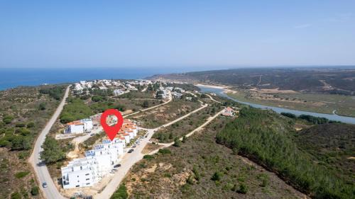 Espartal Apartamento | A TARAMBOLA - Walking distance to Monte Clerigo and Amoreira beaches
