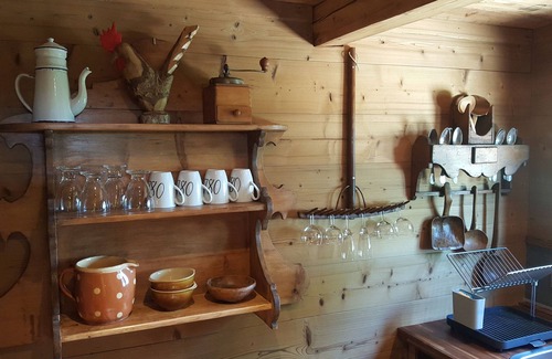 Saint-Victor-de-Cessieu Cabaña | A taste of authenticity in a charming gite with Nordic bath