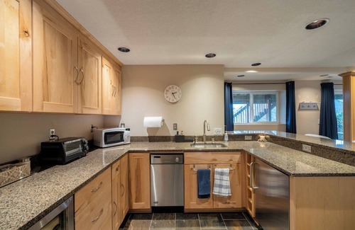 Dundee Casa | A Taste Of Dundee: Hot Tub, Fire Pit - Wine Escape
