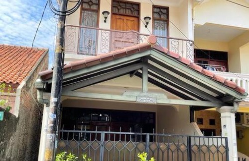 Kebayoran Lama Casa | A Three Story House in City Center