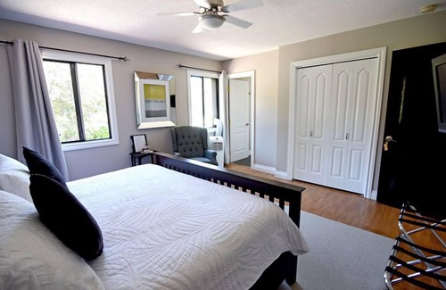 Central Okanagan Cama Y Desayuno | A Touch of English Bed & Breakfast