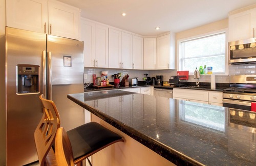 Overbrook Casa | A touch of Heaven ☀️Elegant and Cozy Home near Saint Joseph University With AC