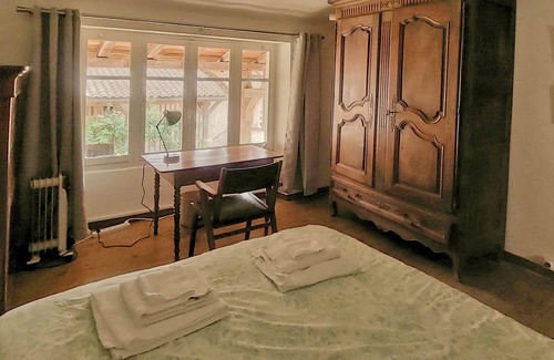 Ozenay Casa | A traditional Burgundy house in a preserved village.