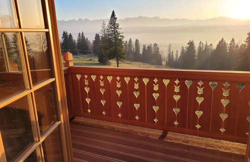 Rzepiska Casa | A traditional wooden highland house with an amazing view of the Tatra Mountains