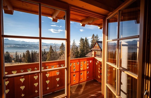 Rzepiska Casa | A traditional wooden highland house with an amazing view of the Tatra Mountains