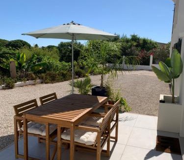 Lagoa e Carvoeiro Apartamento | A Tranquil Garden Apartment, Carvoeiro - Benagil