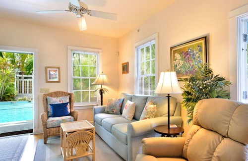 White Street Gallery District Casa | A Tropical Tradition (Gallup Arms)
