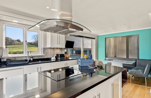 Pembroke Dock Cabaña | 4 bedroom accommodation in Pembroke Dock