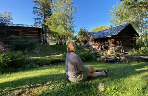 Helena Cabina | ¡Una verdadera experiencia de alojamiento en Montana!
