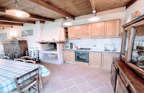 Spoleto Cabaña | Una casa de dos pisos con 2 patios + jardín - duerme 2/3