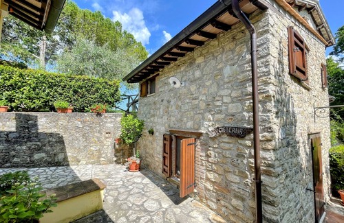 Spoleto Cabaña | Una casa de dos pisos con 2 patios + jardín - duerme 2/3