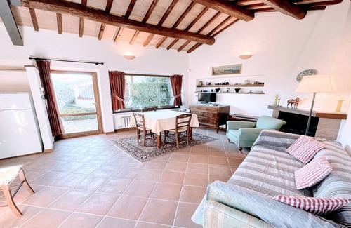 Spoleto Villa | Una casa independiente de dos pisos con un patio / terraza y un gran jardín