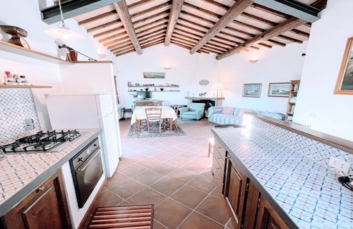 Spoleto Villa | Una casa independiente de dos pisos con un patio / terraza y un gran jardín