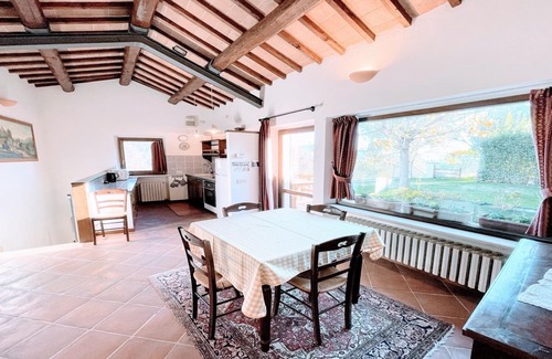 Spoleto Villa | Una casa independiente de dos pisos con un patio / terraza y un gran jardín