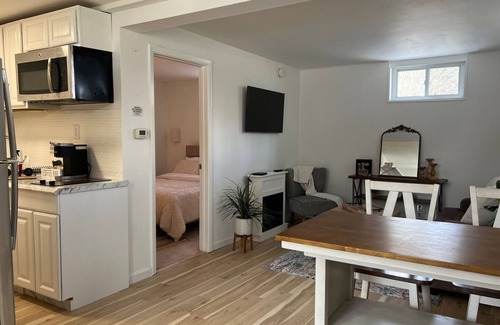 Delmar Apartamento | A unique and tranquil getaway at a cozy garden level apartment
