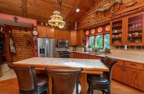 New Carlisle Cabina | A Unique Creekside Getaway for Families & Friends