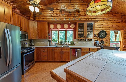New Carlisle Cabina | A Unique Creekside Getaway for Families & Friends