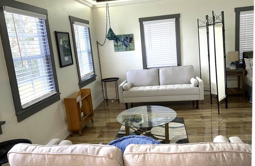 Florida South Atlantic Coast Apartamento | A Unique detached two story beachfront apartment located on two acre Estate
