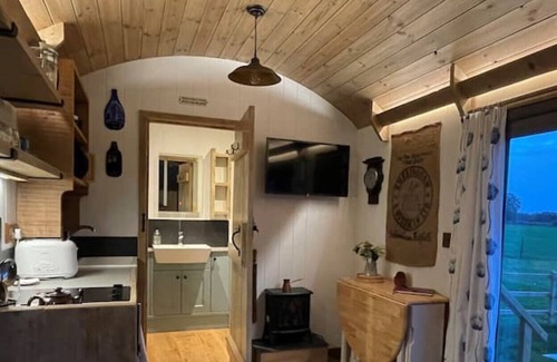 Brisley Cabina | Luxury Shepherds Hut in beautiful Brisley for 2, nr North Norfolk