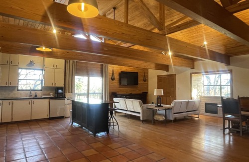 Leander Casa | A unique & private country setting, close to everything in North Austin!
