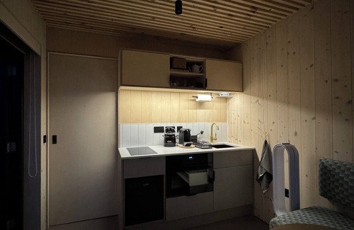 Berson Cabina | A unique & tranquil vineyard cabin nestled amongst the vines