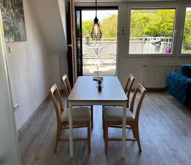 Laar Apartamento | A&V Apartments Wunderschöne Rheinblick Wohnung zum entspannen Apt Ela