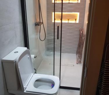 Mayfield Casa | A Very NICE ROOM WITH PRIVATE TOILET AND SHOWER