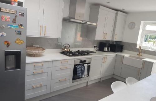Mayfield Casa | A Very NICE ROOM WITH PRIVATE TOILET AND SHOWER