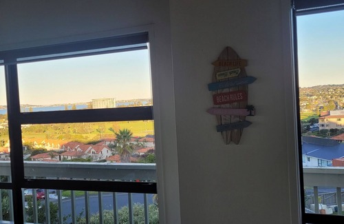 Orewa Casa | A View from the Heights -3 bedroom house in Orewa, walking distance to beach